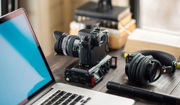 آفیش در فیلمبرداری: راهنمای تیم سینما برای مدیریت صحنه